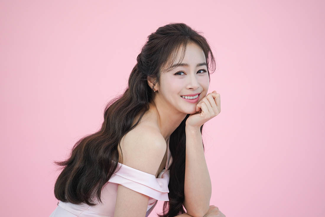 [이미지] 아이바나리 마스크 기부 이미지_김태희 모델.jpg