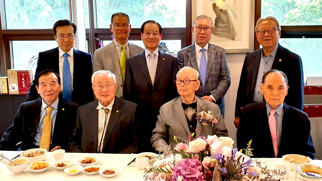진박명윤 박사 사.jpg
