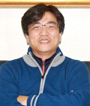 담임 이재성 목사1.jpg