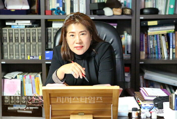 원장 곽에스더 목사1.jpg