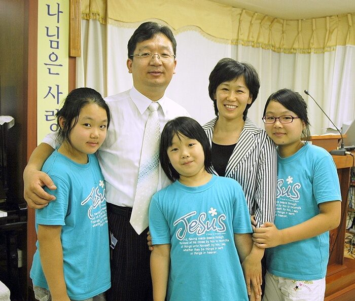 홍순일 목사 가족001.jpg